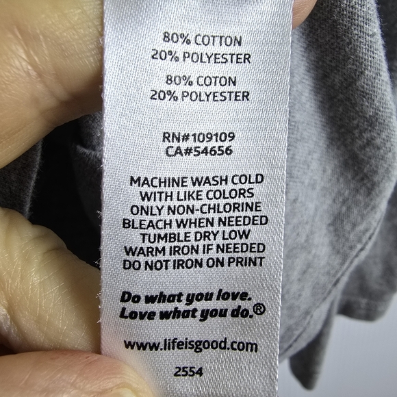 Life Is Good Heather Gray Long Sleeve V-NeckTee Winter Campscape Size M - Picture 6 of 7